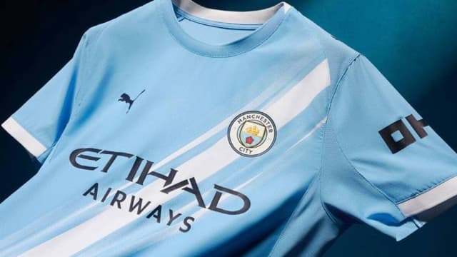 Man City sign kit deal worth reported ?1 billion