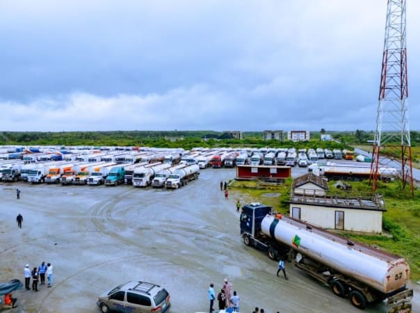 4,000 CNG trucks: Tanker drivers panic as Dangote, marketers tighten distribution deal