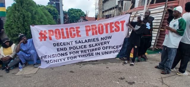 Retired police officers protest under rain at N?Assembly gate