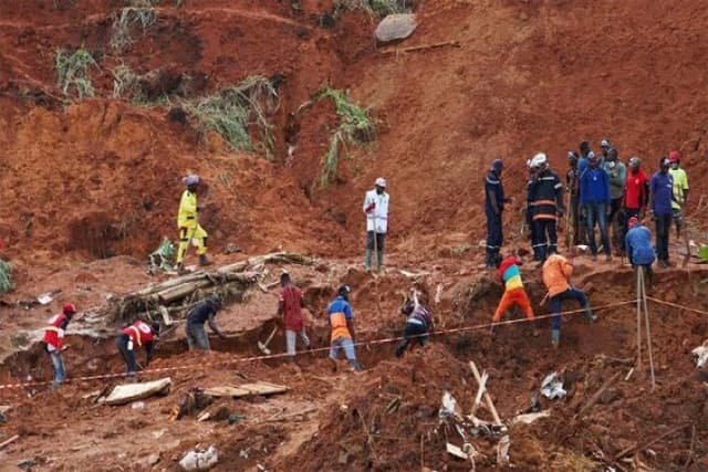 Landslides bury 500 miners, ten bodies recovered