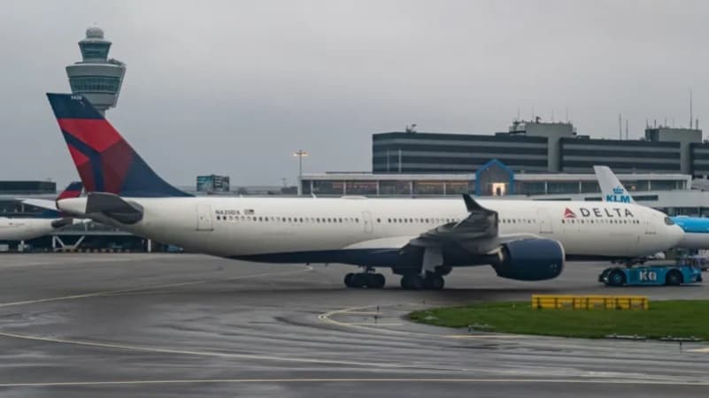 Delta flight makes emergency landing after turbulence injures 25 people