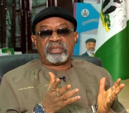 Anambra governorship: Ngige disowns picture in APC candidate’s poster
