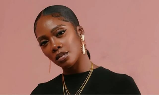I want to date guy that owns private jet, yacht, with no baby mama ? Tiwa Savage