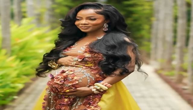 Toke Makinwa?s baby bump triggers questions about lover?s identity