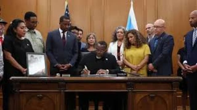Chicago mayor signs order to resist potential Trump crackdown