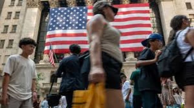 US jobs market weakens further in August