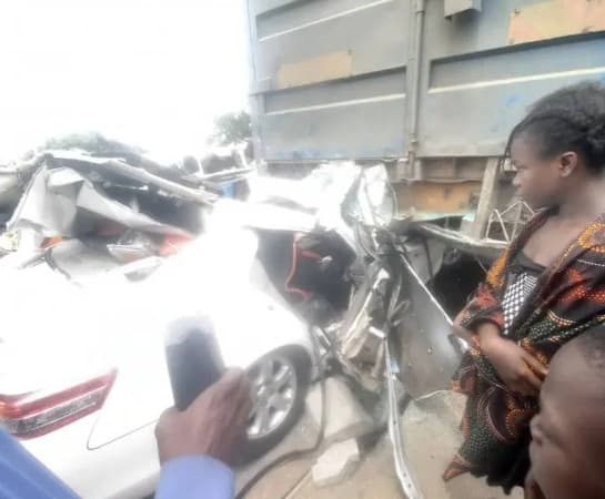 2 feared dead as car rams into truck on Lagos-Badagry Expressway