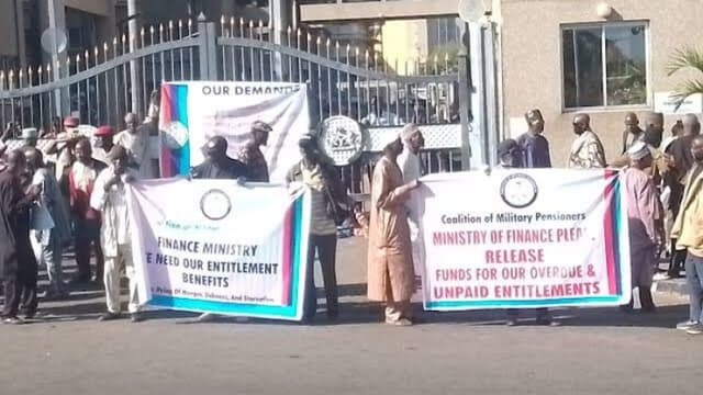 Retired soldiers end protest as FG promises entitlements payment