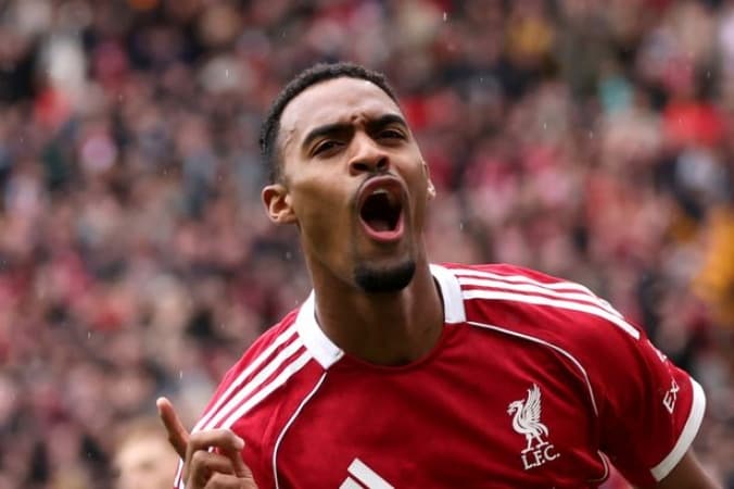 Liverpool edge out Everton in Merseyside derby