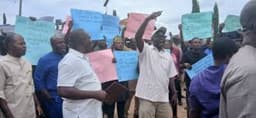 Southwest car dealers storm Customs office over 'extortion, harassment'