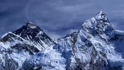 Nearly 1,000 people trapped on Mount Everest slopes