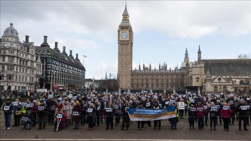 First-year doctors in England back strike