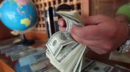 5 countries offering migrants money to self-deport