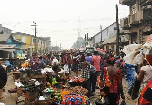 Lagos traders, shoppers groan despite falling inflation