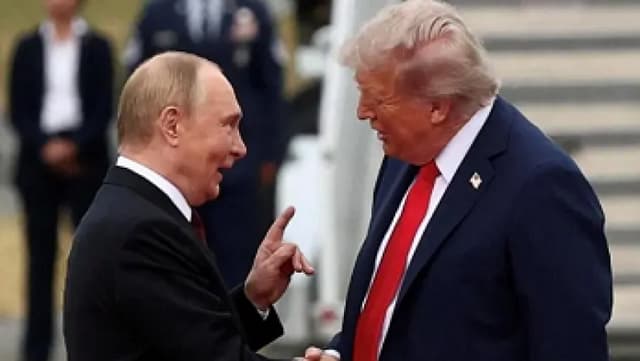 Plans for Trump-Putin meeting shelved days after Budapest talks proposed