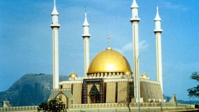 Blood flows as Muslim groups clash over leadership of mosque