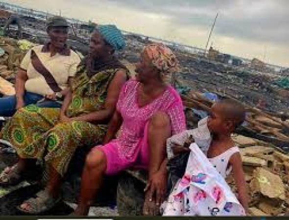 Demolition: Displaced Oworonshoki residents sell off belongings for peanuts