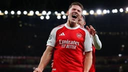 Arsenal win at Burnley to go seven points clear