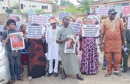 Protesters disown detained Ondo monarchs, brand them impostors