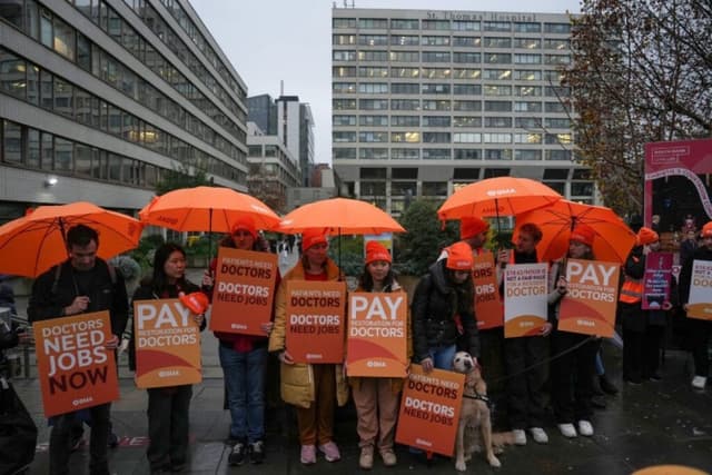 UK: Thousands of doctors launch strike over pay, jobs