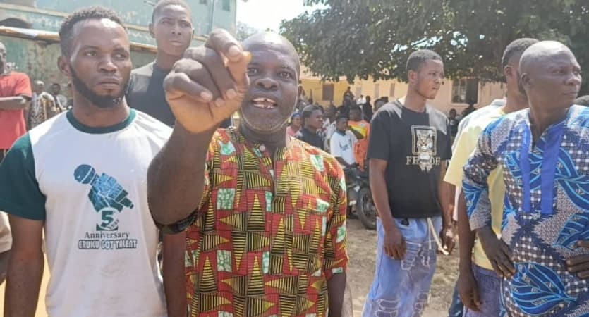 Youths of Kwara community block Ilorin–Kabba Road after bandit attack