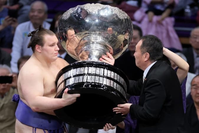 Ukrainian refugee who fled war wins top sumo wrestling competition in Japan