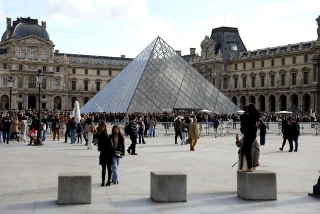 Louvre museum to hike entrance fee by 45% for non-European visitors