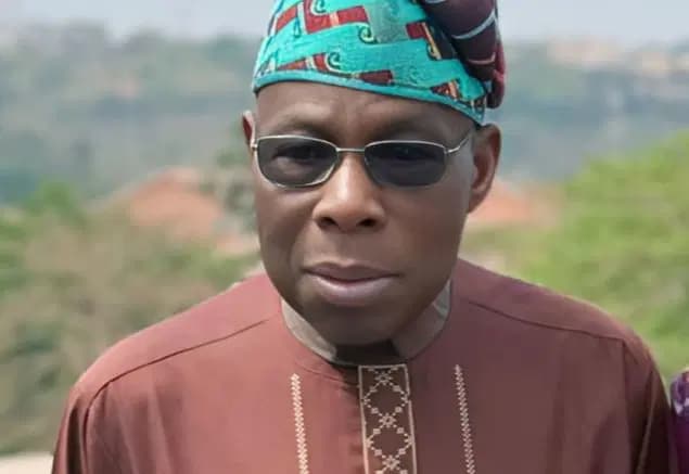 Obasanjo trains 1,000 secondary school prefects on ethics, responsibility, leadership