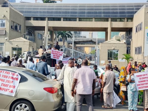 Contractors block finance ministry over debt