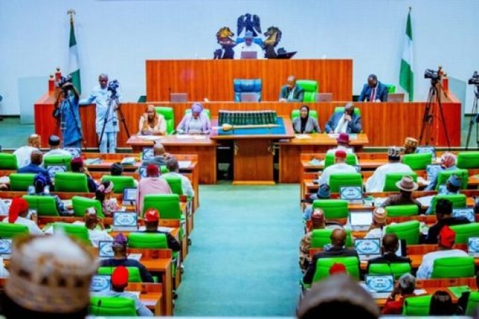 Rowdy session as Reps members clash over procedure on CBN’s alleged N16tn non-remittance report