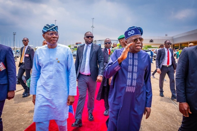 Gridlock as Tinubu arrives Lagos after Borno, Bauchi visits