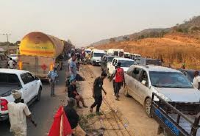 Yuletide: Gridlock as travellers stranded on Lokoja-Abuja road