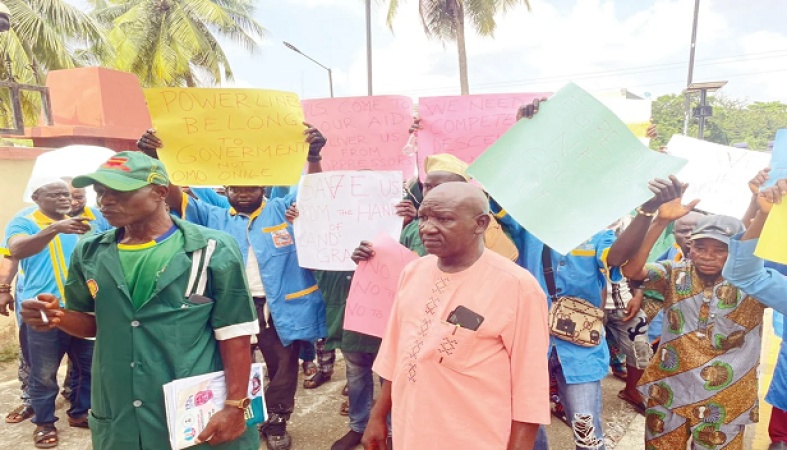 Artisans besiege Lagos Assembly, allege plot to seize mechanic village