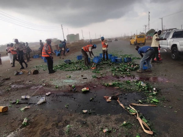 Six dead, two injured in Lagos–Ibadan Expressway crash