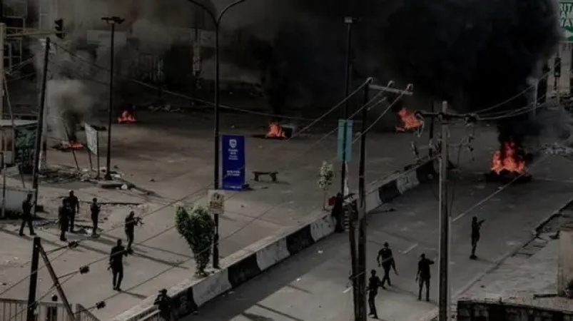 Violence rocks Lagos street party, police attacked, hotel vandalised 