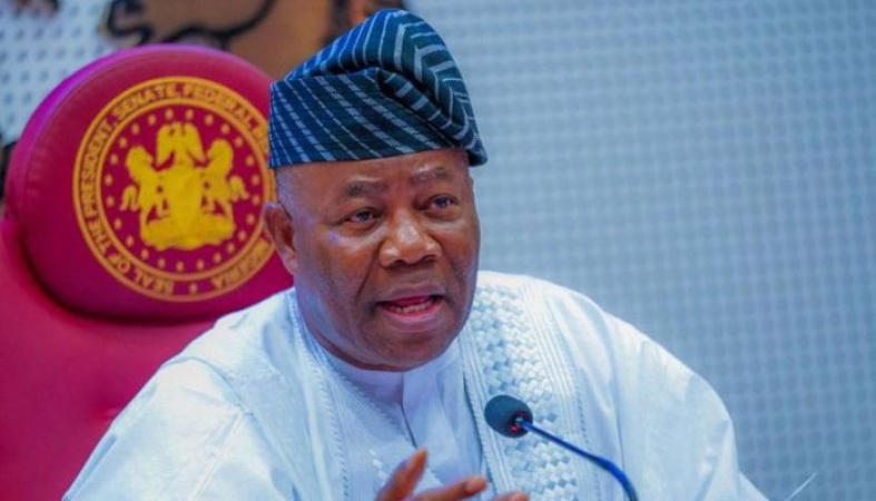 Akpabio offers 700 Lagos residents free medical treatment 