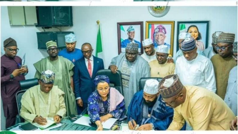 FG, Niger sign MoU on mass housing, agricultural settlement project