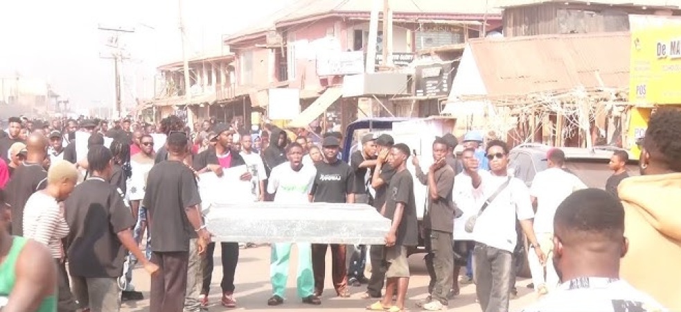 Ekpoma Boils: Protesters burn university town over insecurity, deface Tinubu, Okpebholo posters
