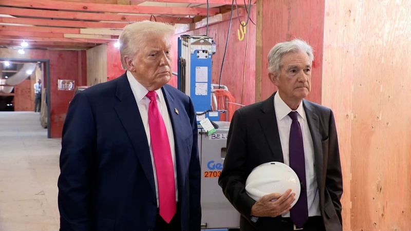 Trump faces extraordinary moment in spat with Fed chair  