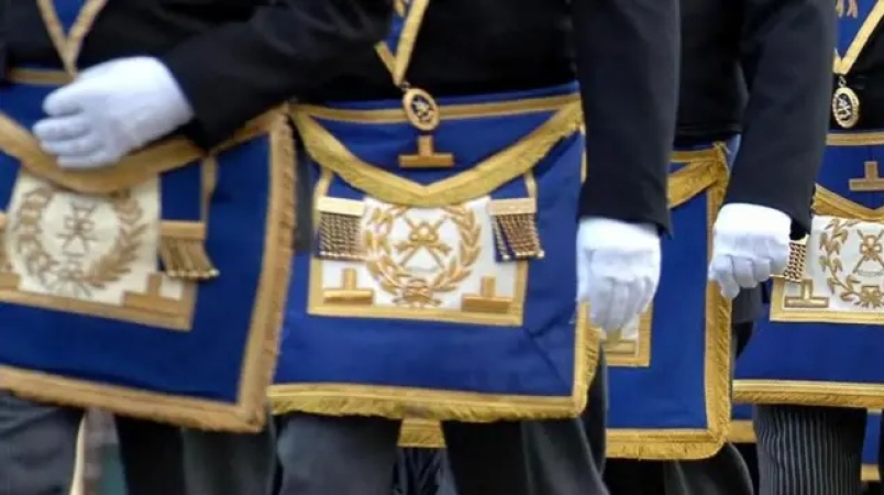 Hundreds from London police declare Freemasons links