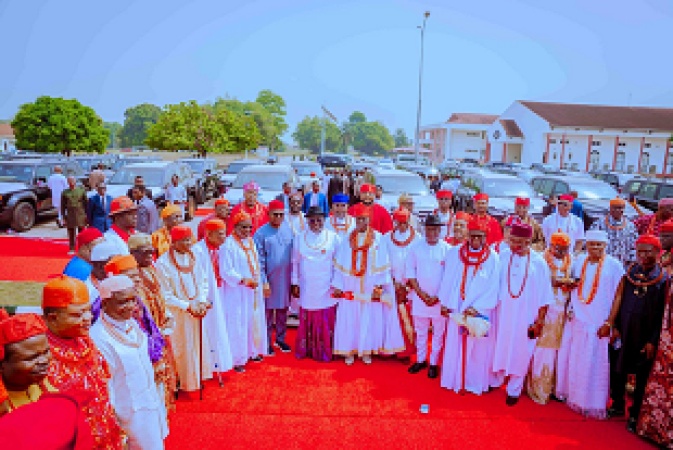 Oborevwori presents 65 SUVs to traditional rulers in Delta
