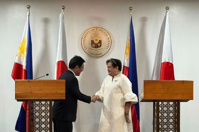 Japan and the Philippines sign a new defense pact as they face growing China aggression