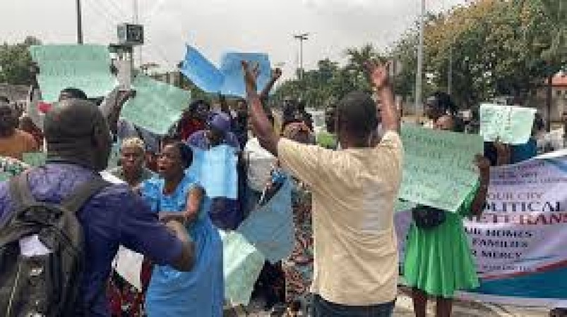 Makoko residents protest demolitions at Lagos Assembly