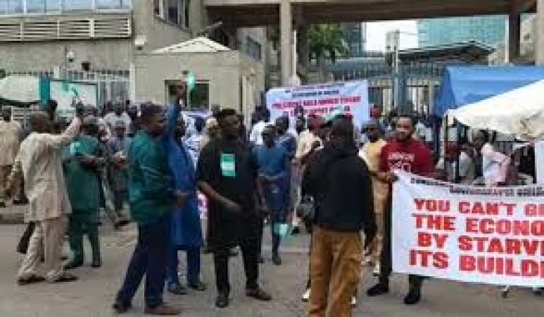 Gunshot as local contractors block finance ministry over unpaid debts