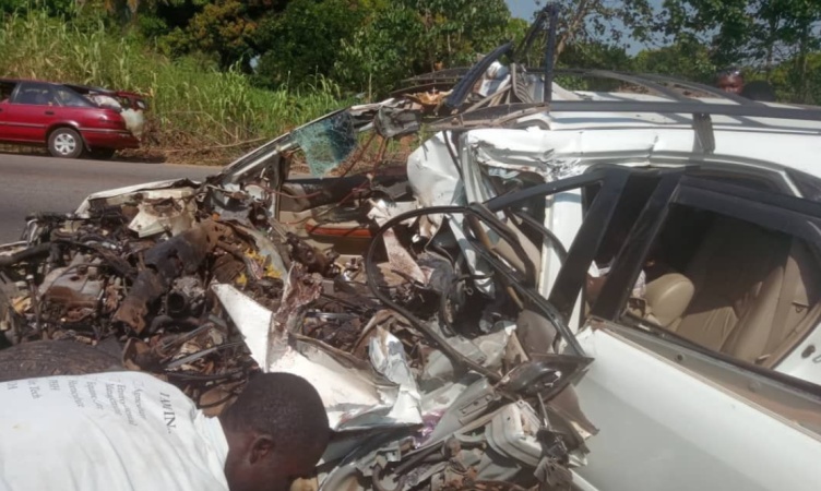 11 killed, 7 others injured as bus, truck collide on Benin–Agbor road
