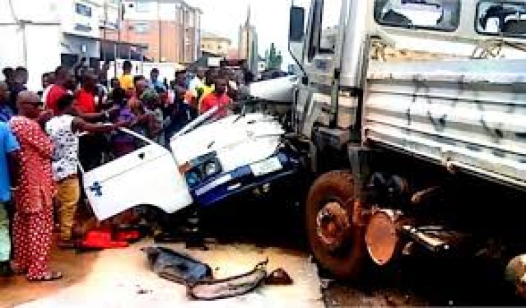 Truck rams into roadside crowd, kills three, injures 40 in Yobe
