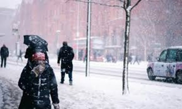 Heavy snow pummel U.S., 15 people dead