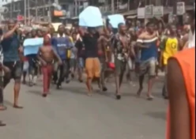 Protesters block Onitsha head bridge over market closure