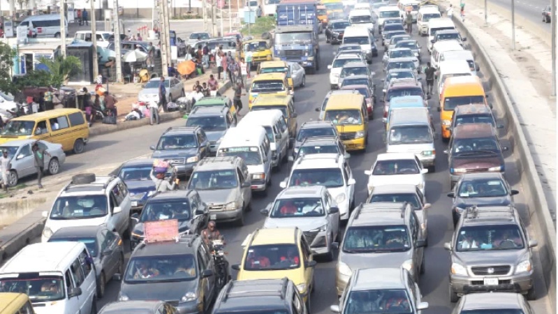 Motorists groan in Sagamu–Ijebu-Ode gridlock, seek FG’s intervention