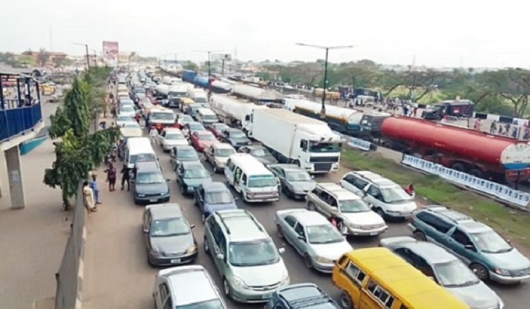 ‎Kara Bridge: FG begins repairs on expansion joints, urges patience